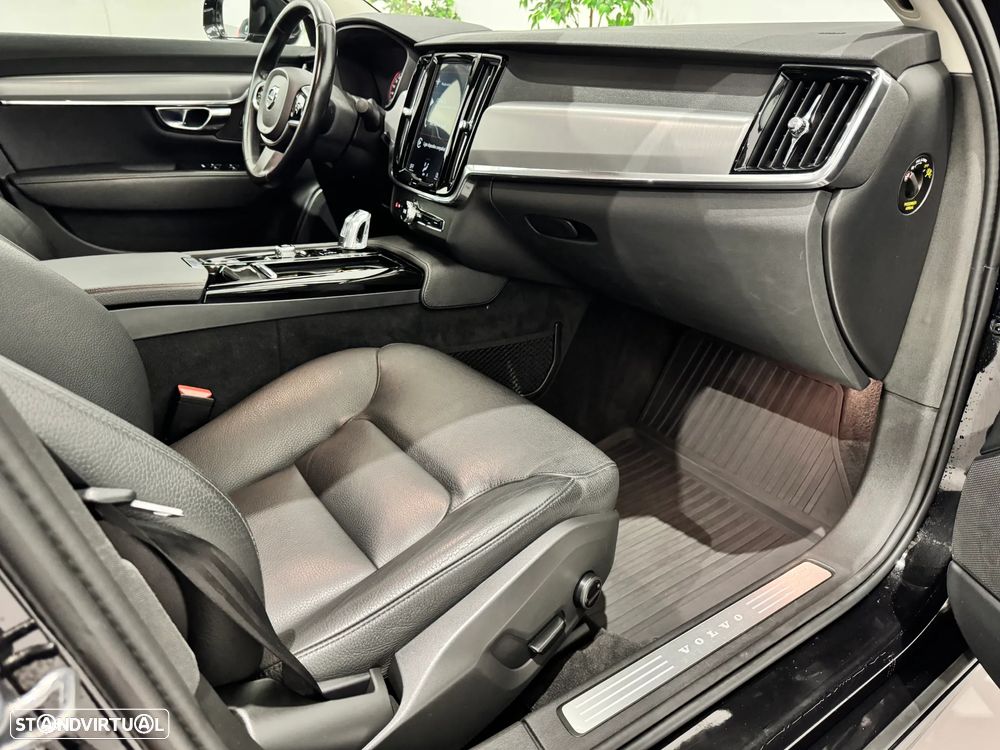 Volvo S90 2.0 T8 Momentum AWD Geartronic - 17