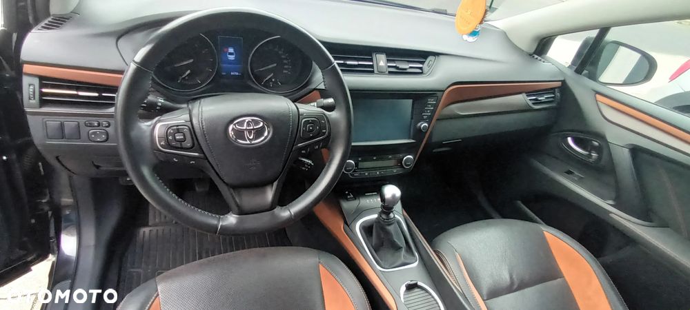 Toyota Avensis 1.8 Premium - 10