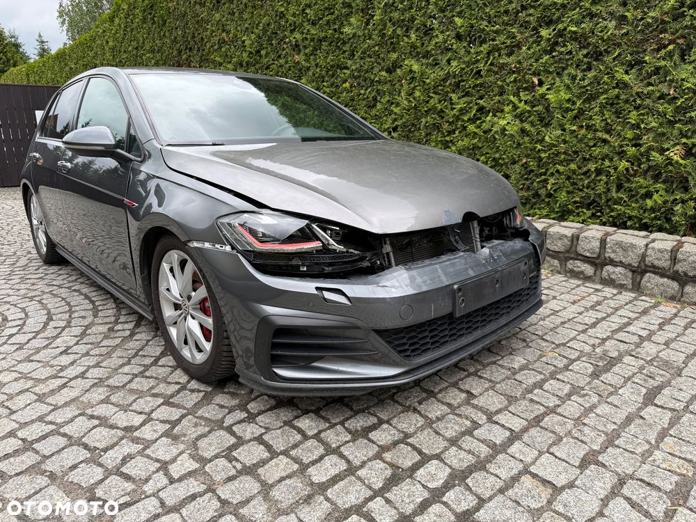 Volkswagen Golf - 33