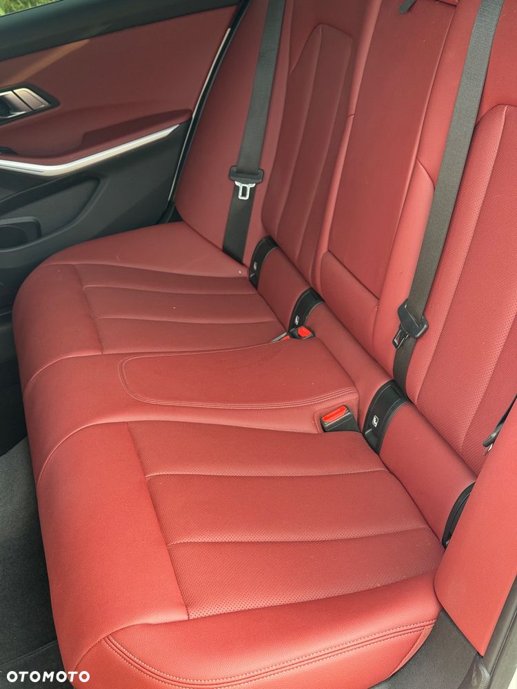 BMW Seria 3 318d MHEV M Sport - 15