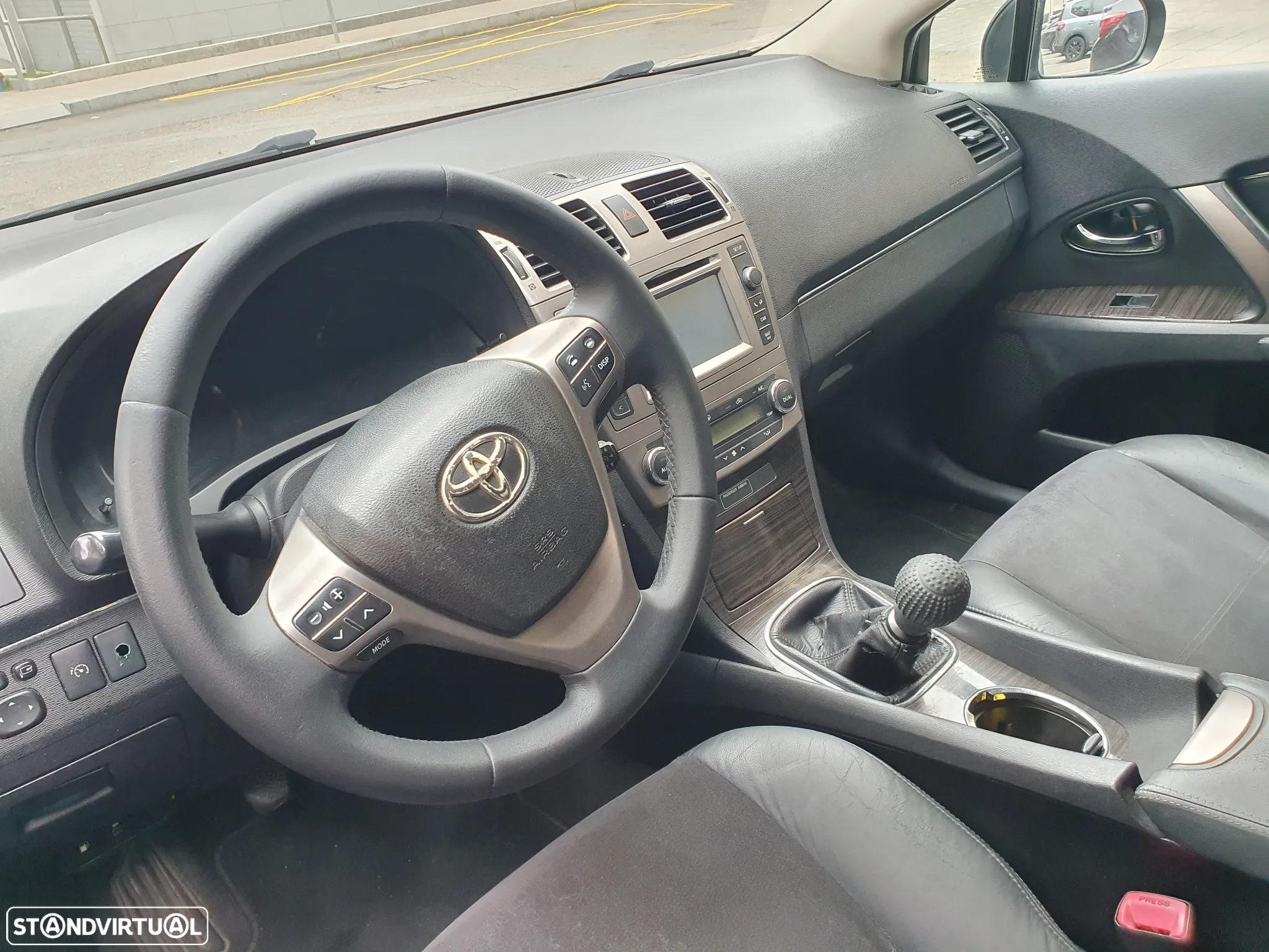 Toyota Avensis SW 2.0 D-4D Exclusive - 9