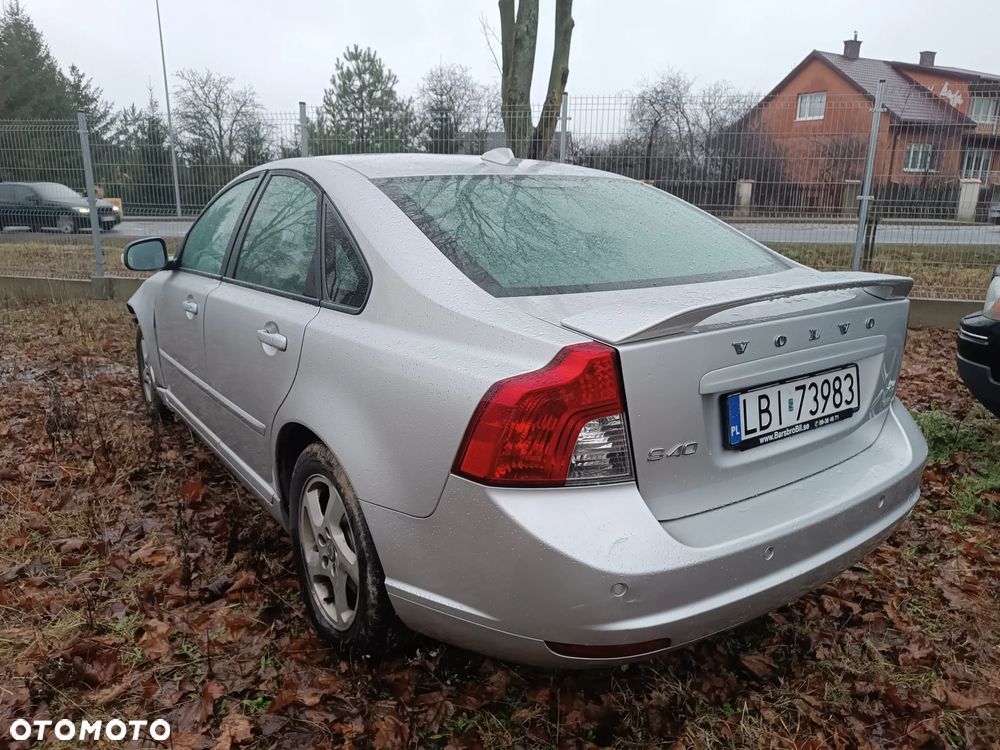 Auto na części - VOLVO S40 II 1.6 WSZYSTKIE CZĘŚCI  SILNIK SKRZYNIA Lakier 492 Silnik Skrzynia Drzwi Klapa Zderzak Lampa Lusterko Szyba Szyberdach Panorama Deska Kokpit Sterownik Moduł Czujnik Licznik Wyświetlacz Kierownica - 3