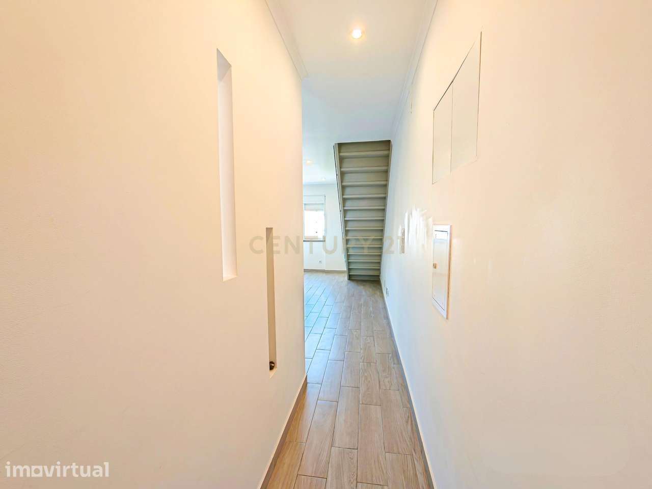 T2 Duplex Remodelado com Espaço Extra no Sótão em Benfica - Grande imagem: 3/21