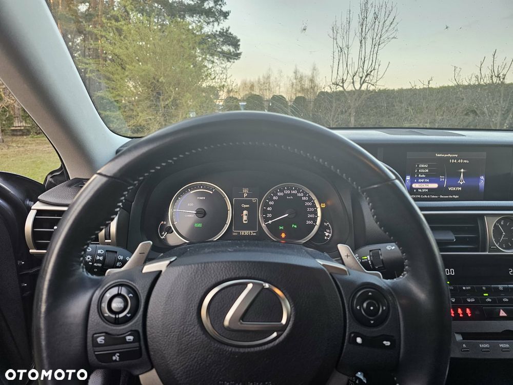 Lexus IS 300h Comfort - 9