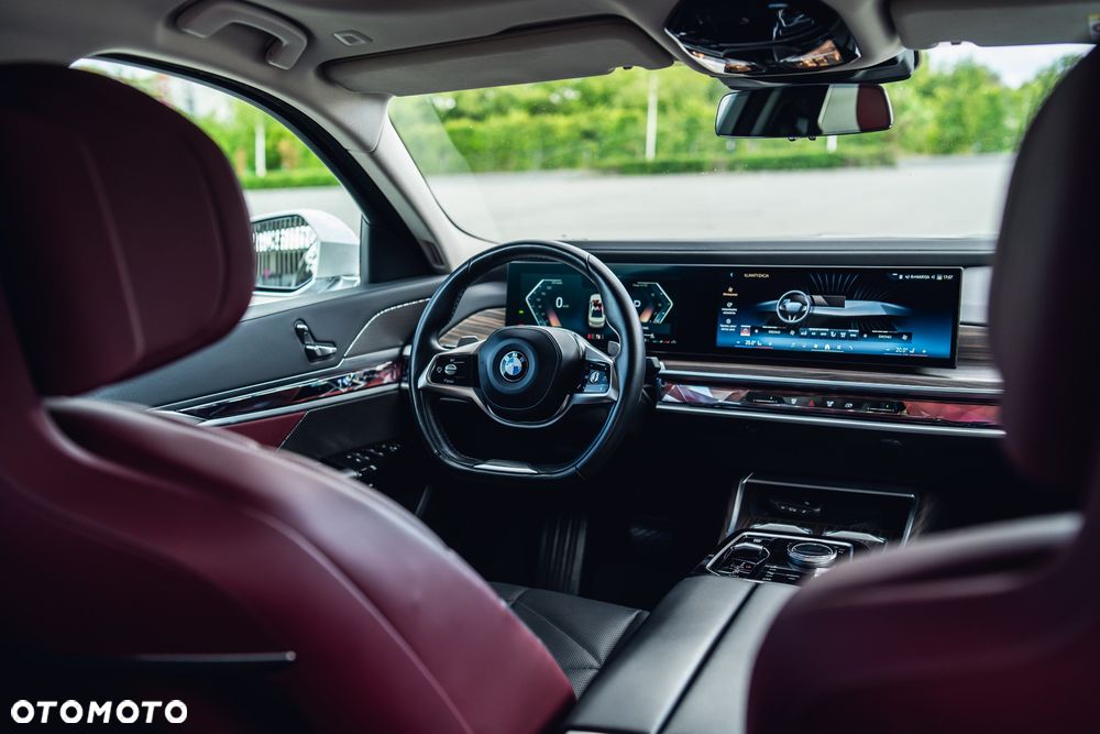 BMW Seria 7 730d xDrive mHEV - 30
