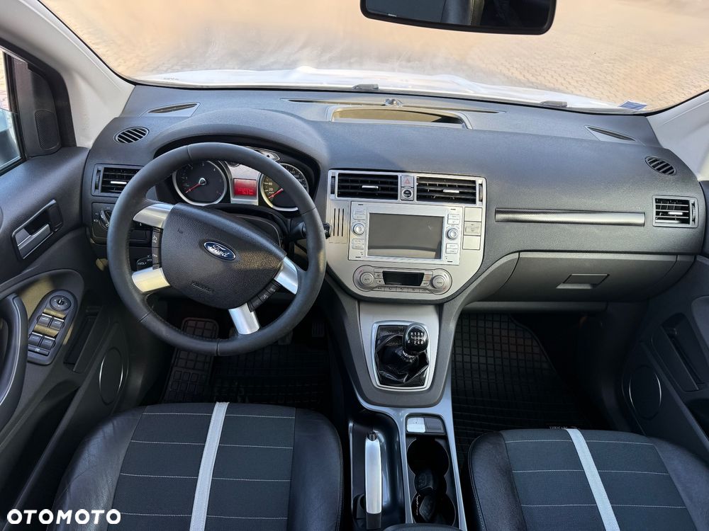 Ford Kuga 2.0 TDCi 2x4 Titanium - 16