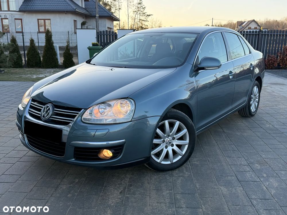 Volkswagen Jetta - 1