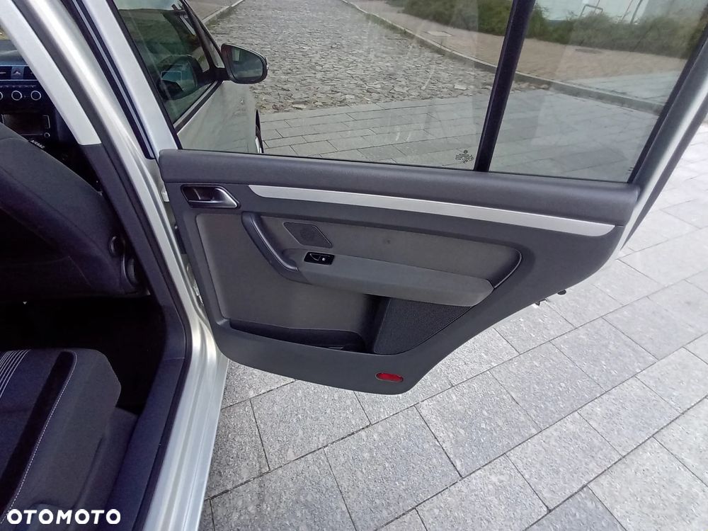 Volkswagen Touran 1.6 TDI DPF BlueMotion Technology MATCH - 28