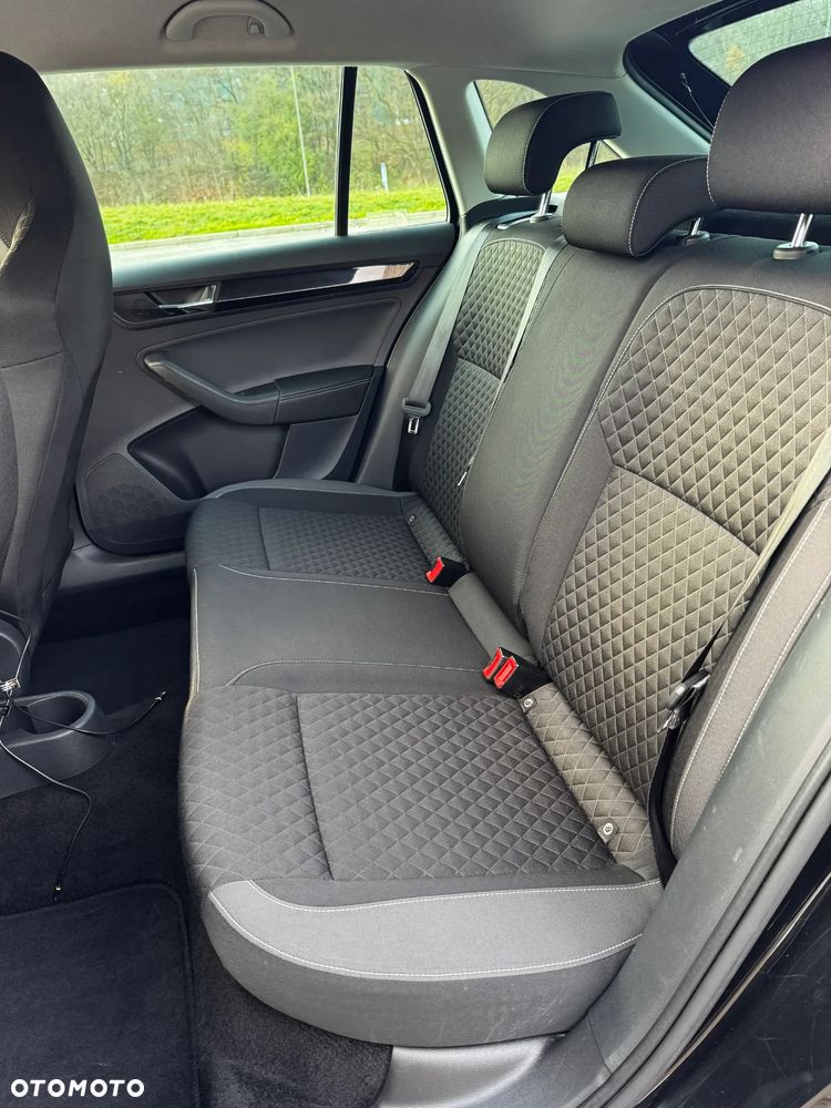 Skoda RAPID Spb 1.4 TSI Style DSG - 25