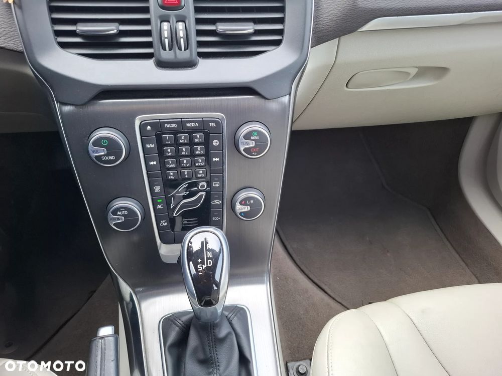 Volvo V40 D4 Geartronic You - 18
