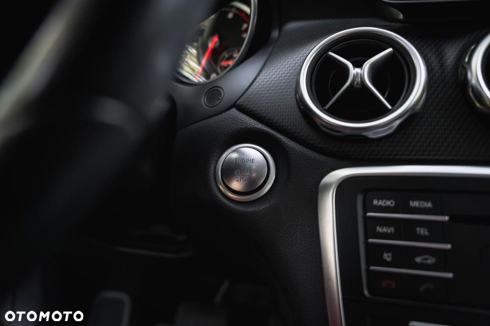Mercedes-Benz GLA - 19