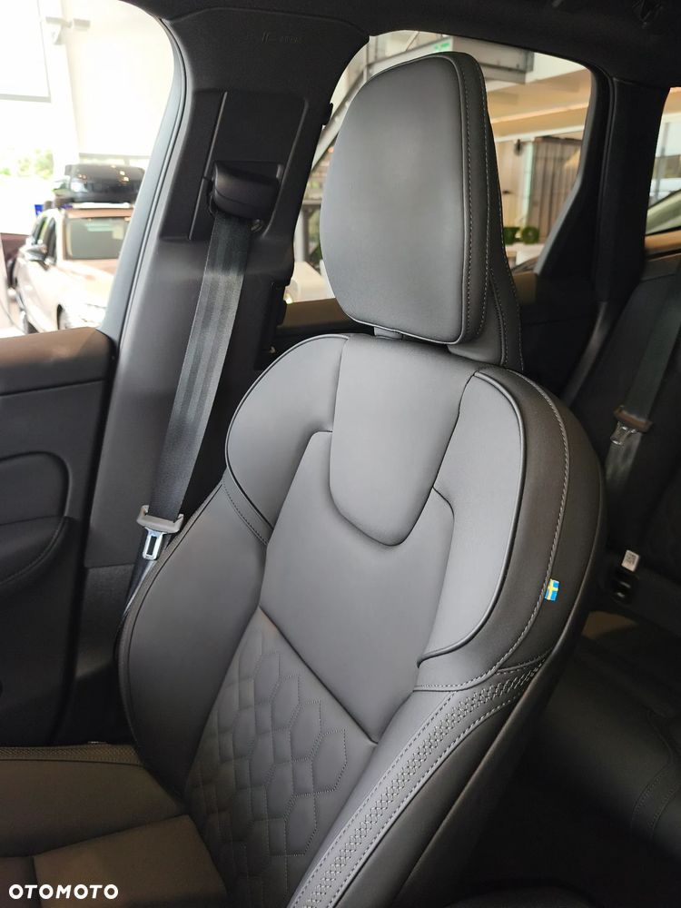 Volvo XC 60 B5 B AWD Ultra Dark - 19