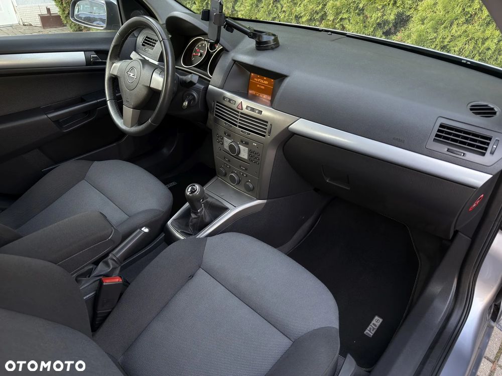 Opel Astra 1.6 Caravan Enjoy - 24