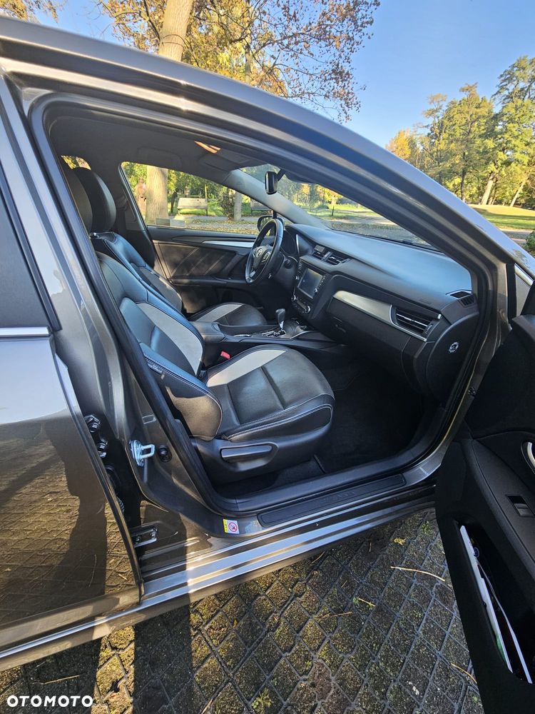 Toyota Avensis 2016 photo 5