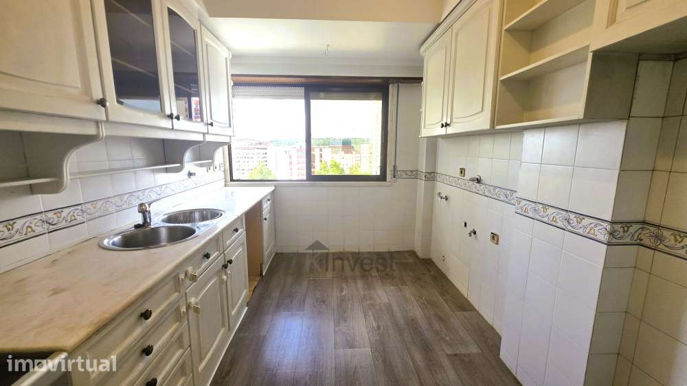 Apartamento T2 Com Terraço , Estacionamento Elevador  em  Carnide - Grande imagem: 3/25
