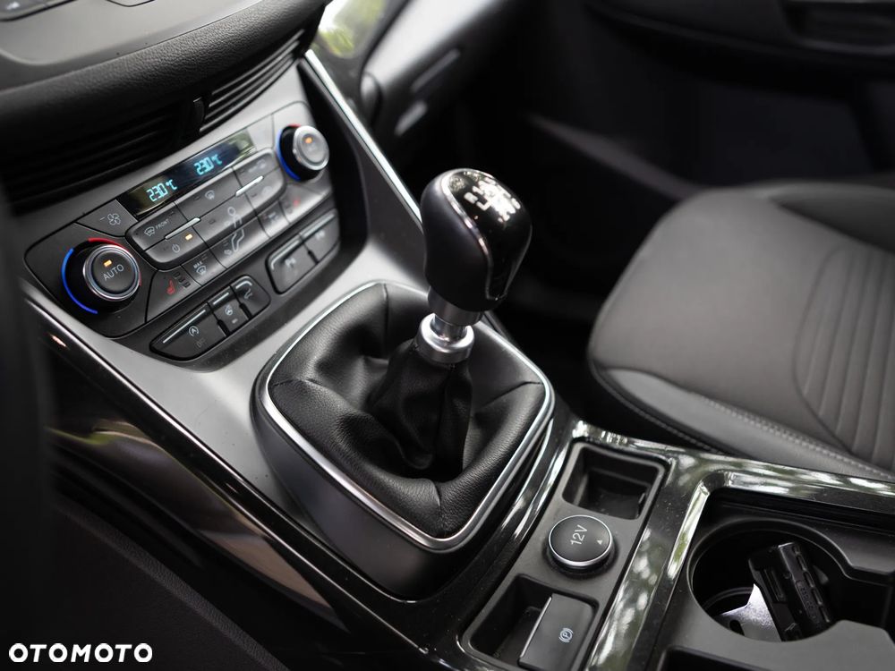 Ford Kuga - 10