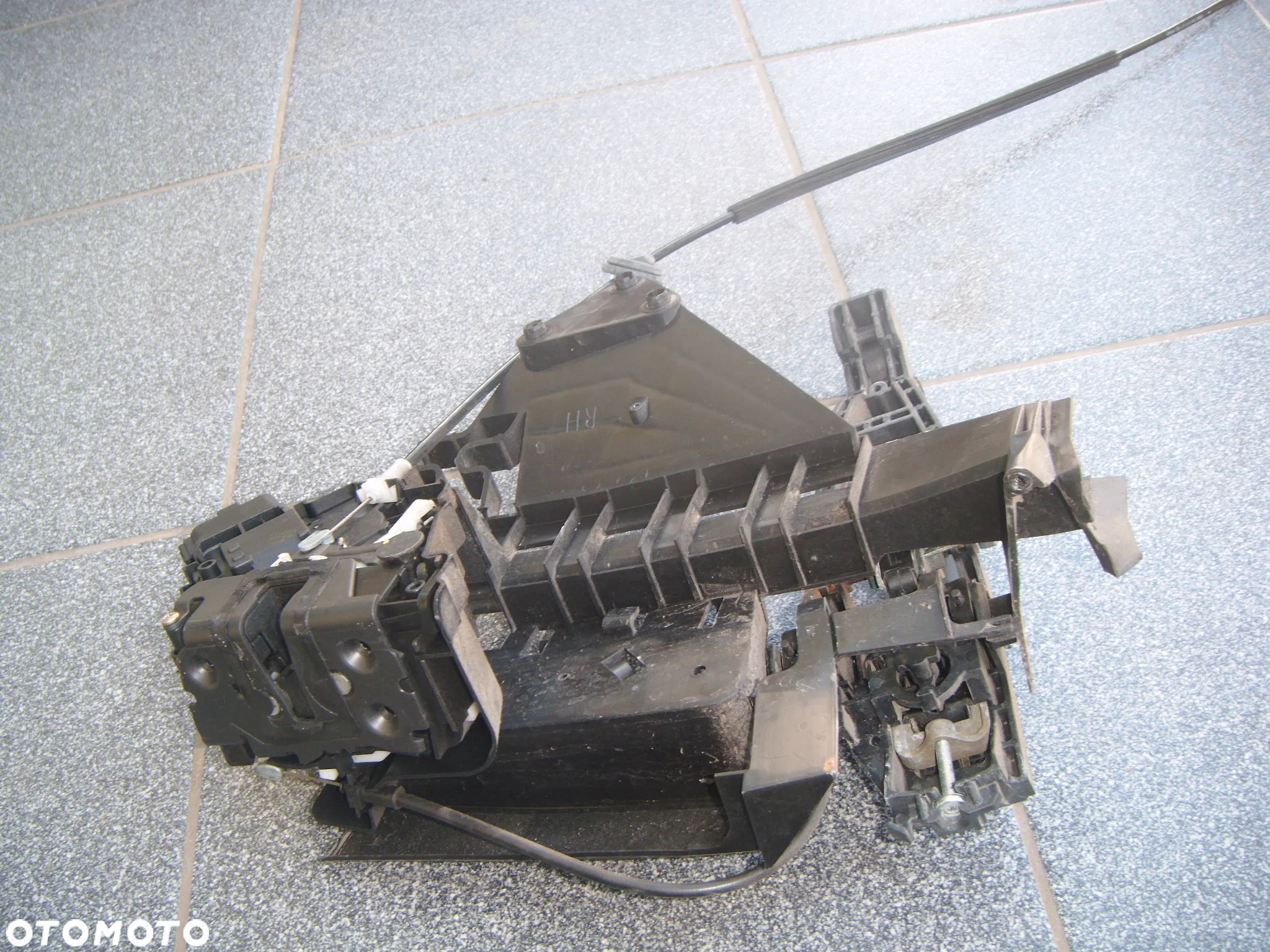 ford focus mk2 3d  05r zamek drzwi prawych z klamką - 2