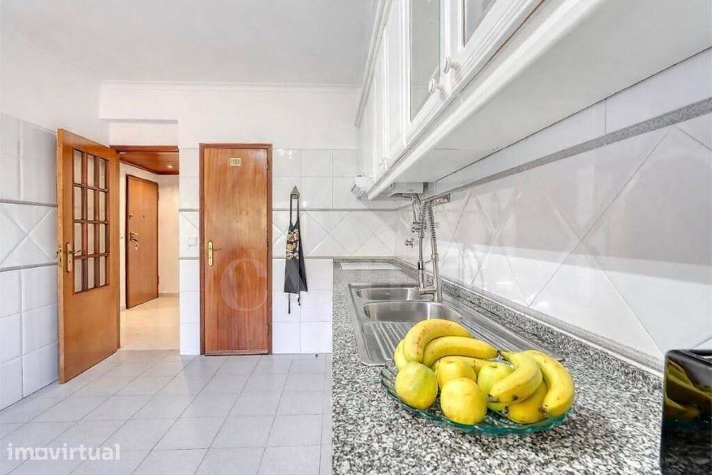 T2 Duplex com 121 m2, Arrecadação e Excelente Localização em Rinchoa - Grande imagem: 3/22
