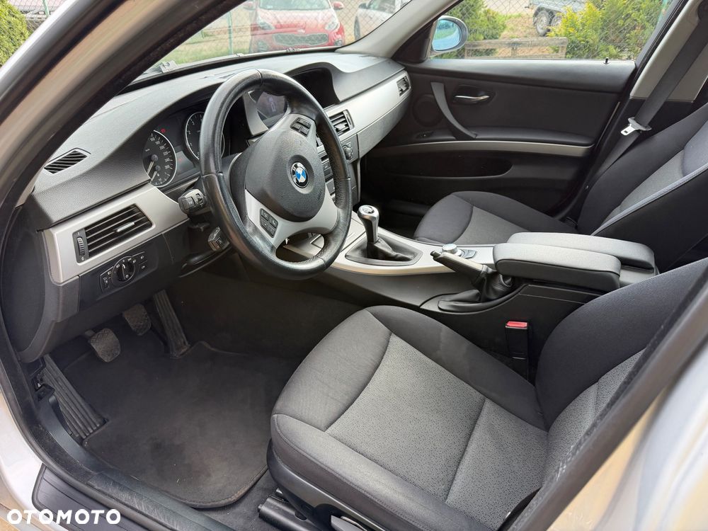 BMW Seria 3 318i Edition Sport - 10