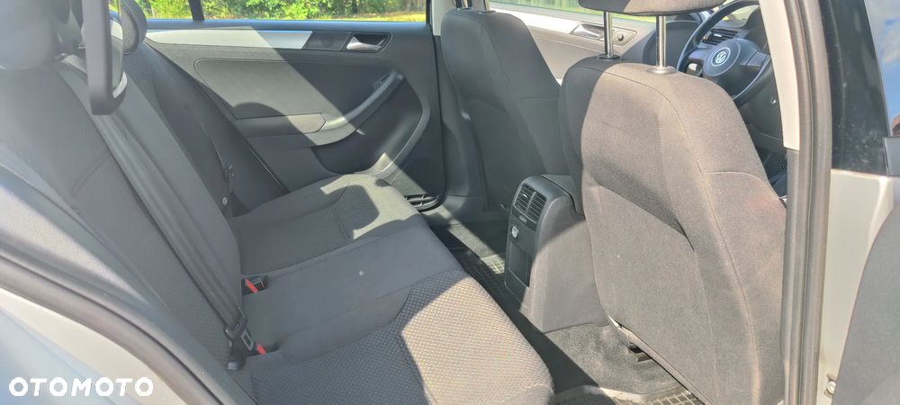 Volkswagen Jetta 1.6 TDI Trendline - 13