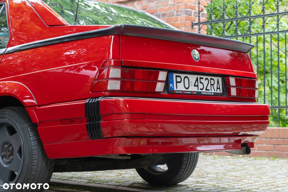 Alfa Romeo 75 - 22