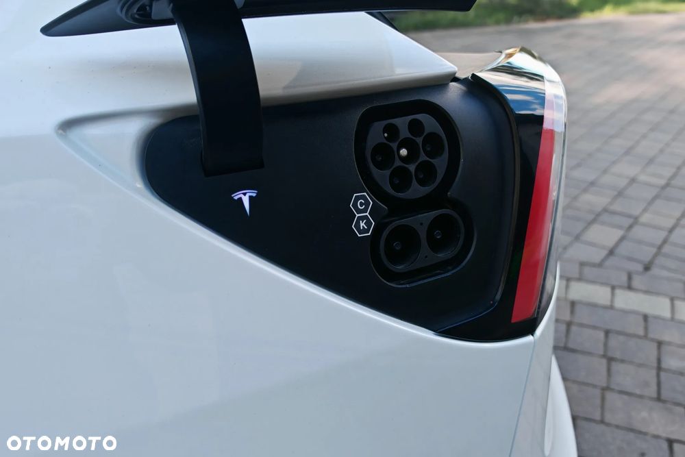 Tesla Model 3 - 35