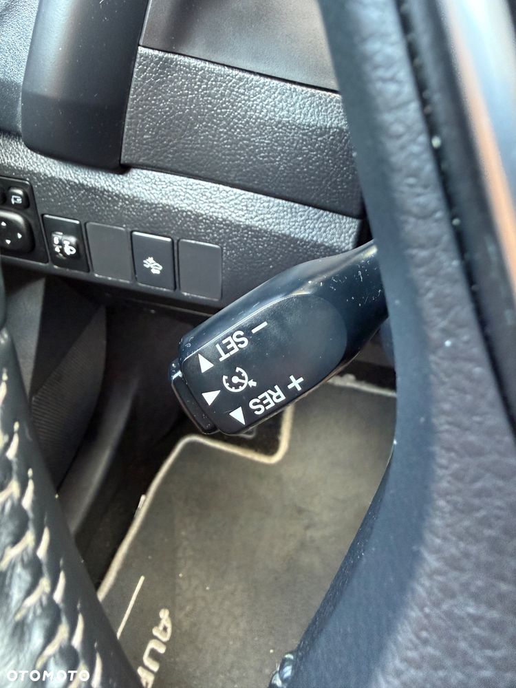 Toyota Auris Hybrid 135 Prestige - 28
