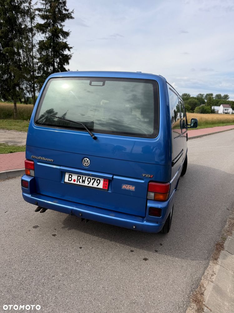 Volkswagen Multivan - 10