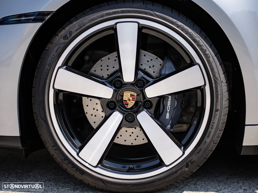 Porsche 911 (992) Carrera - 13
