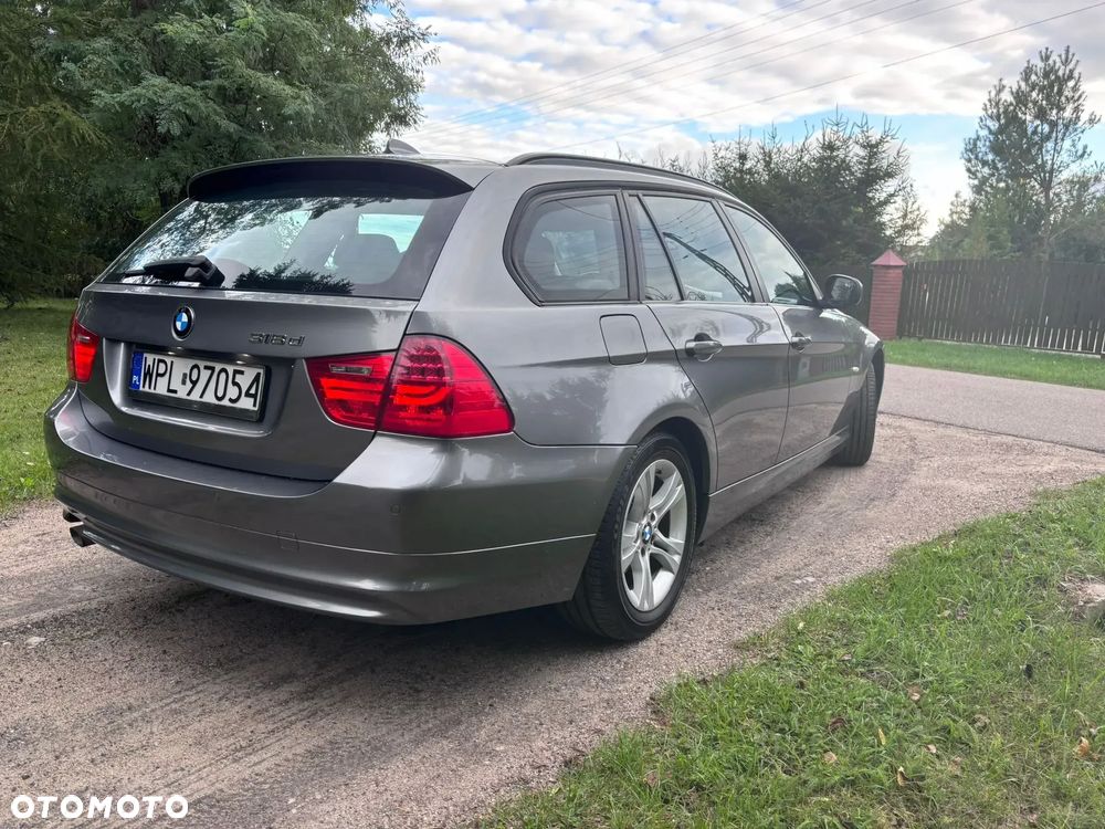 BMW Seria 3 318d DPF Touring - 18