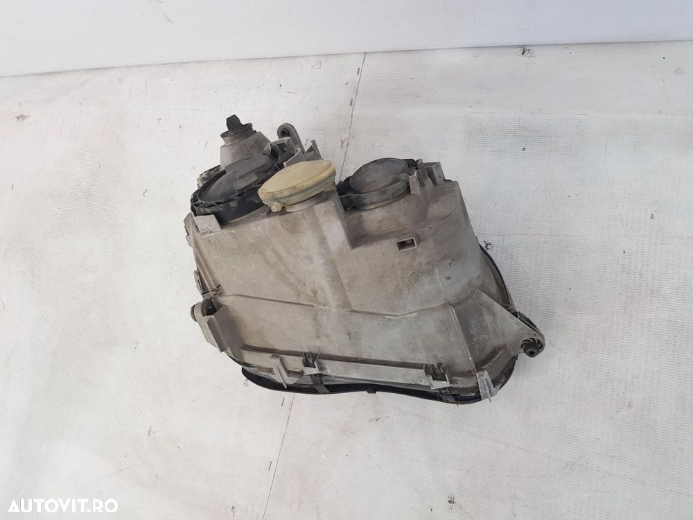 Far stanga Mercedes C Class W203 halogen 1305235663 - 8