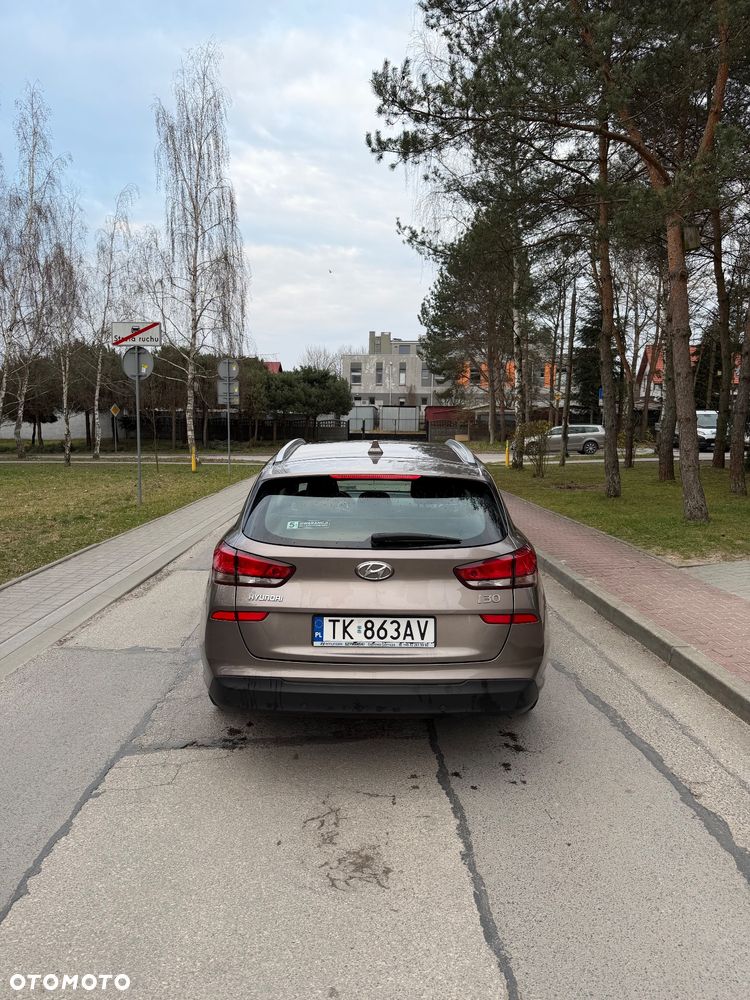 Hyundai i30 1.5 DPI Classic + - 6