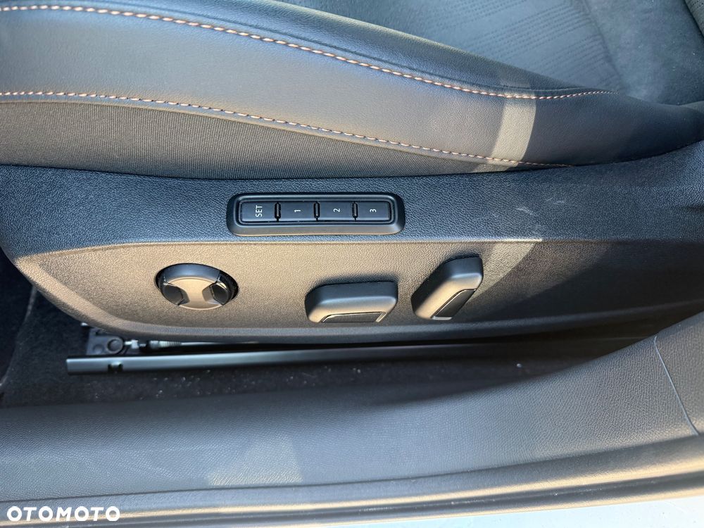 Cupra Leon 1.5 eTSI DSG - 23