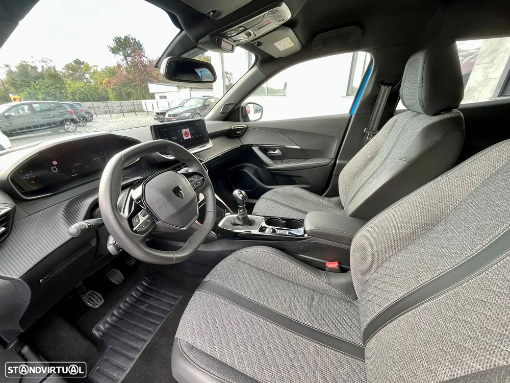 Peugeot 2008 1.2 PureTech Allure - 12