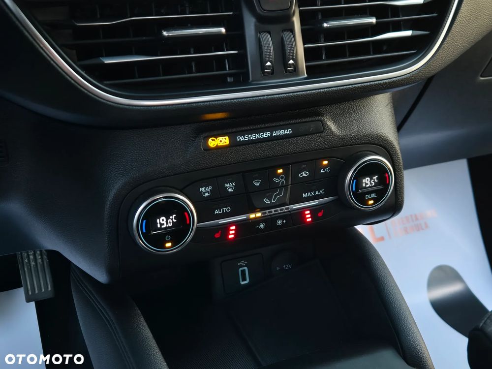 Ford Focus 1.5 EcoBlue Start-Stopp-System TITANIUM DESIGN - 30