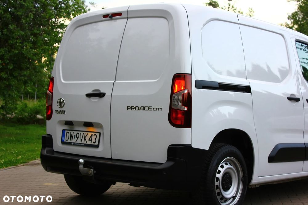 Toyota PROACE CITY BLASZAK 2 OSOBOWY 1.2 D-4T BENZYNA 110KM PEWNE AUTO FV23% - 12
