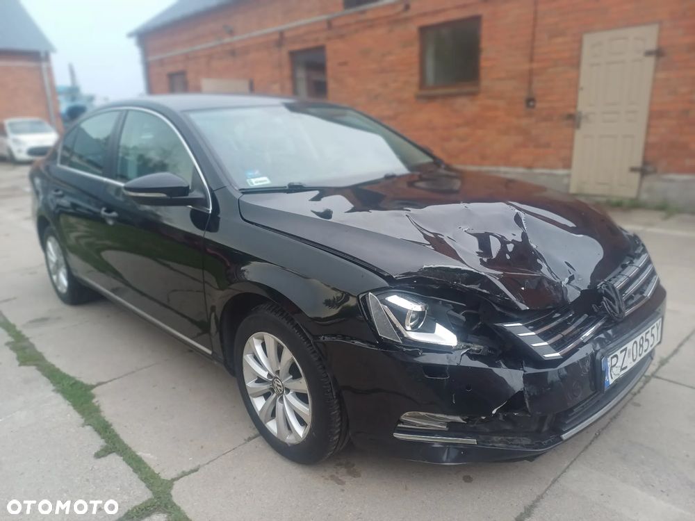 Volkswagen Passat - 1