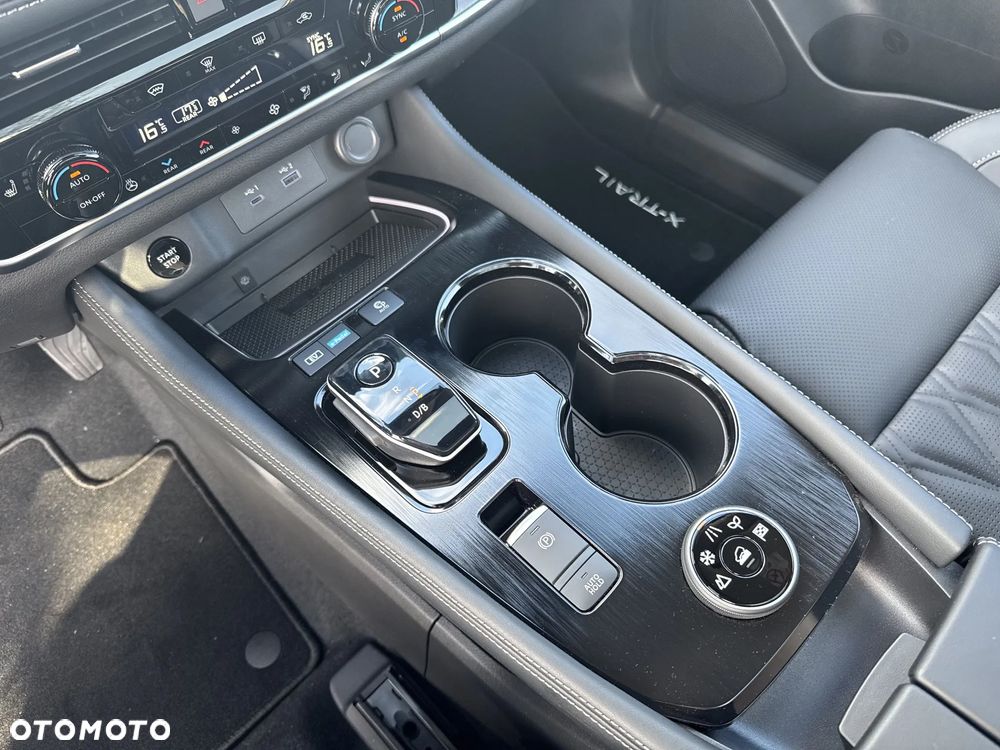 Nissan X-Trail 1.5 VC-T e-POWER Tekna e-4ORCE 7os - 18