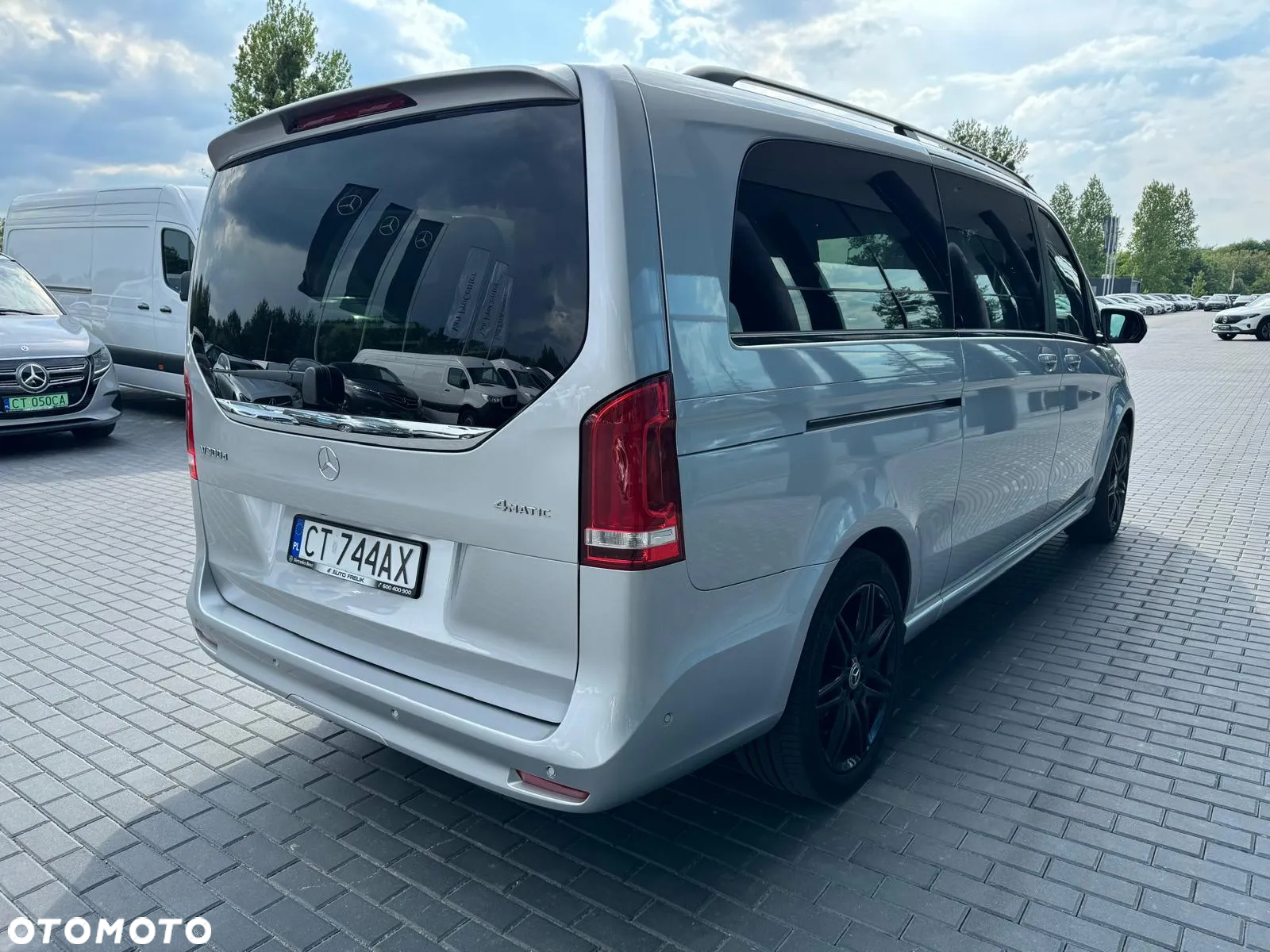 Mercedes-Benz Klasa V - 8