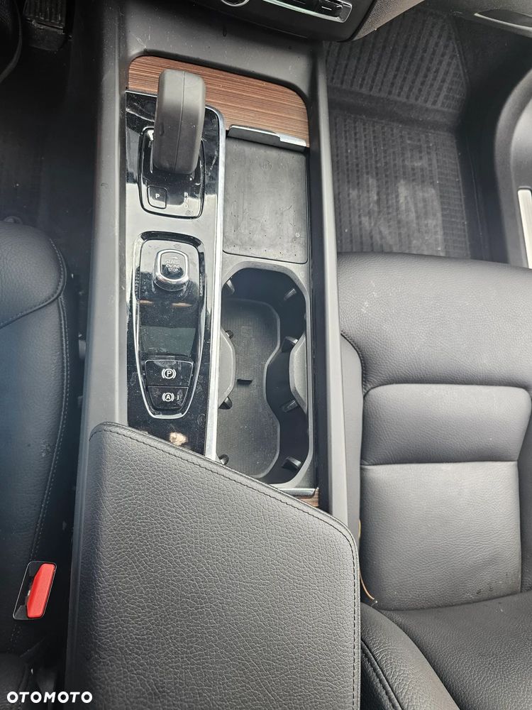 Volvo XC 60 B5 B AWD Geartronic Momentum Pro - 29