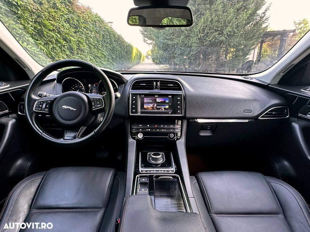 Jaguar F-Pace 20d AWD Aut. Prestige - 12