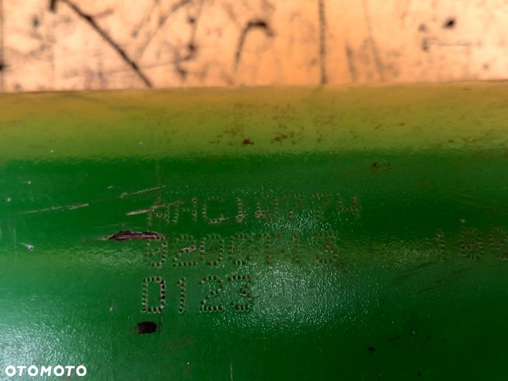 Siłownik podnośnika 115mm AHC10774 John Deere 7280R - 3