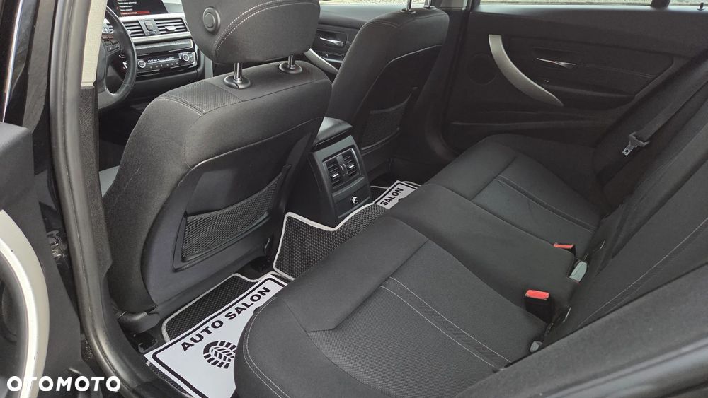 BMW Seria 3 318d Sport Line - 16