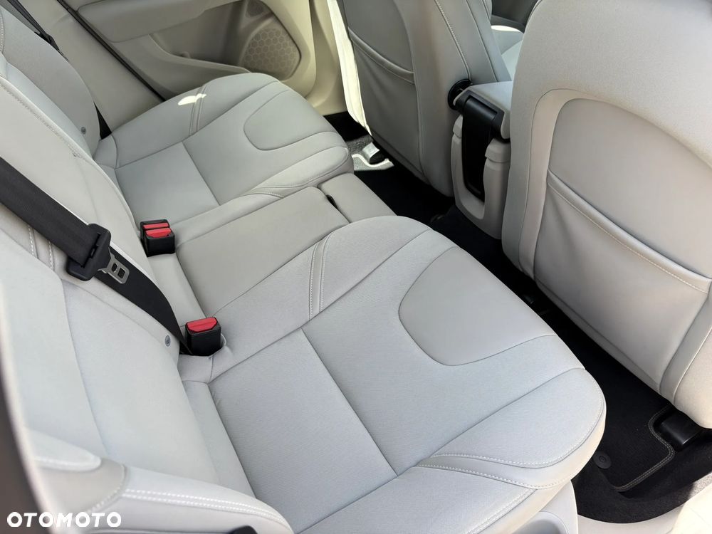 Volvo V40 D3 Momentum - 22