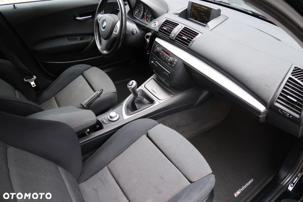 BMW Seria 1 116i - 24