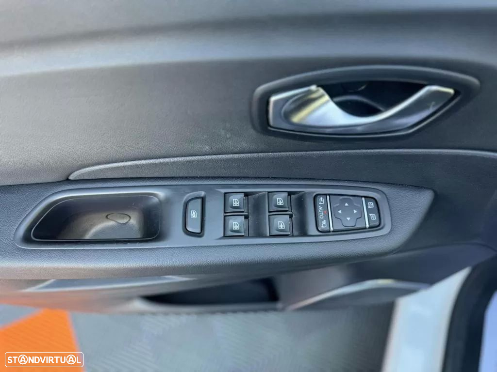 Renault Captur 1.5 dCi Exclusive EDC - 9