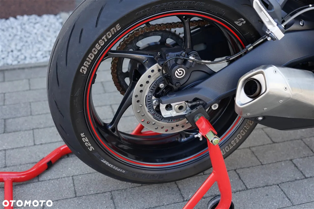 Triumph Street Triple - 7