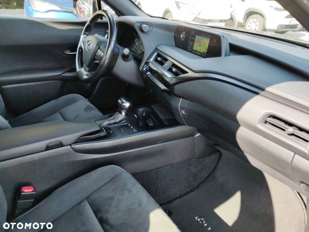 Lexus UX - 10