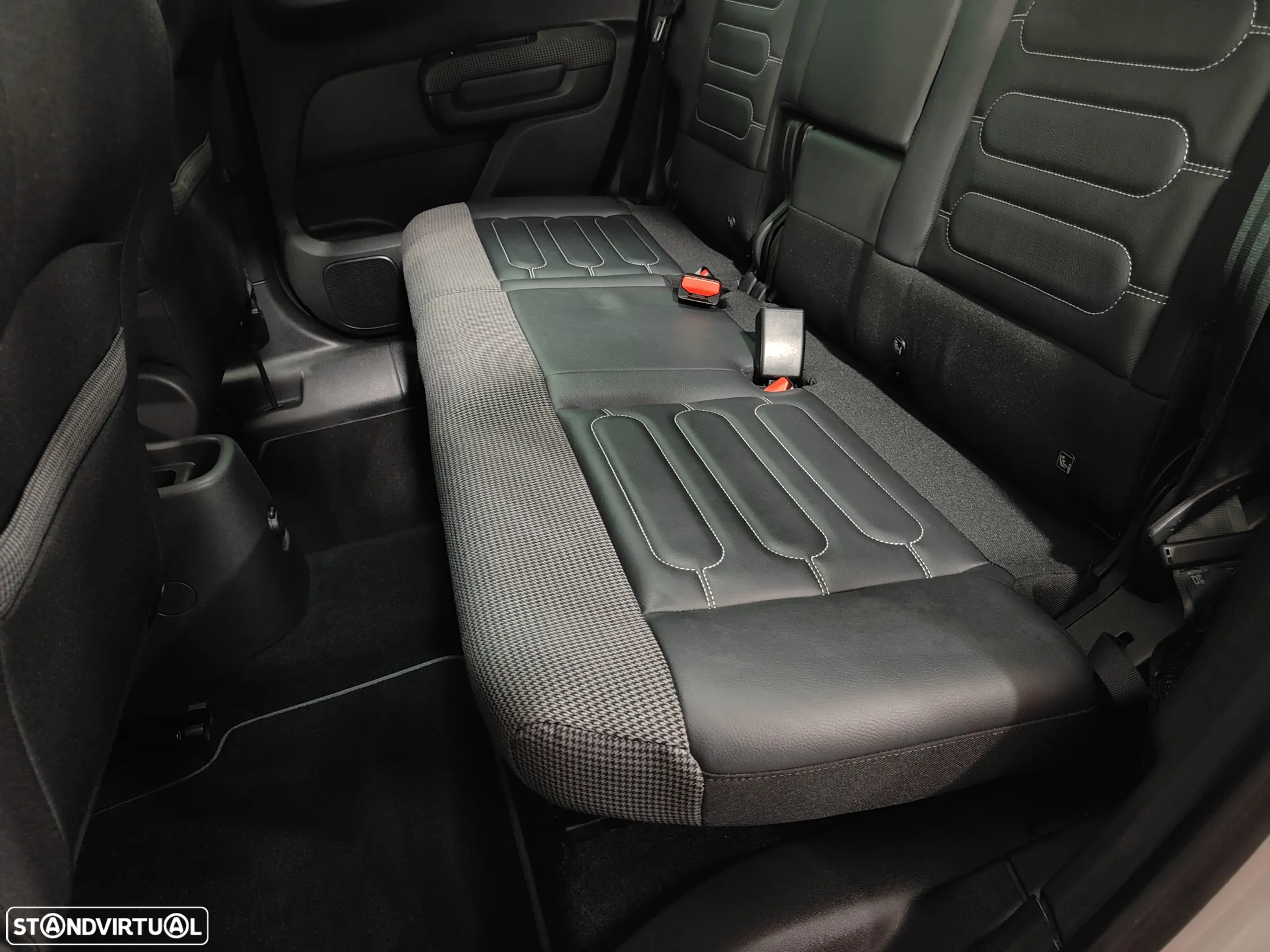 Citroën C3 Aircross 1.2 PureTech Shine EAT6 - 37