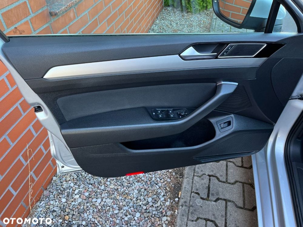 Volkswagen Passat Variant 2.0 TDI SCR DSG Business - 25